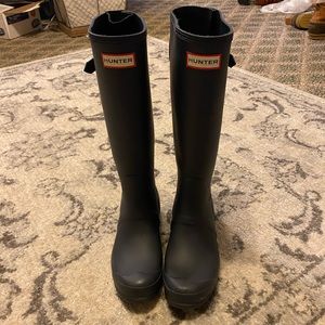 Hunter boots. Matte navy. *like new*
